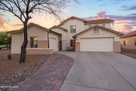 9451 N Stonebrook Dr, Tucson, AZ 85743