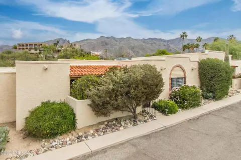5749 N Camino Esplendora, Tucson, AZ 85718
