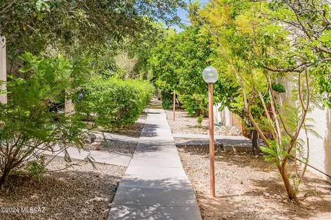 1600 N Wilmot Rd #156, Tucson, AZ 85712