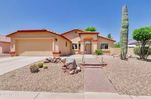 8429 N Sayante Way, Tucson, AZ 85743