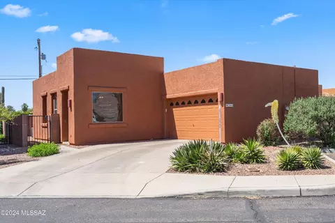 2906 N Cardell Cir, Tucson, AZ 85712