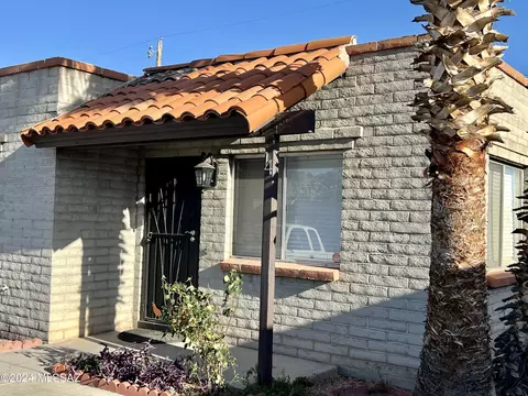 211 W Roger Rd #14, Tucson, AZ 85705