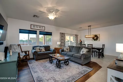 542 W Charles L Mckay St, Vail, AZ 85641