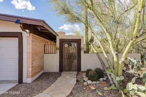 425 E Canyon View Pl, Tucson, AZ 85704