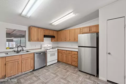 582 E 7th St, Benson, AZ 85602 photo 6