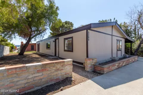 5395 W Flying W St, Tucson, AZ 85713