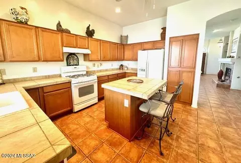 Kitchen - 63722 E Haven Ln, Tucson, AZ 85739 photo 2 of 3