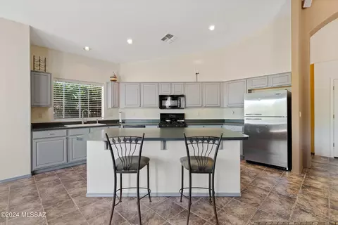 Kitchen - 7812 E Sam Hill Pl, Tucson, AZ 85750 photo 3 of 4