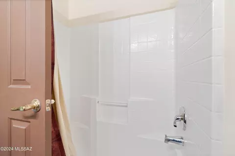 Bath - 7812 E Sam Hill Pl, Tucson, AZ 85750 photo 4 of 4