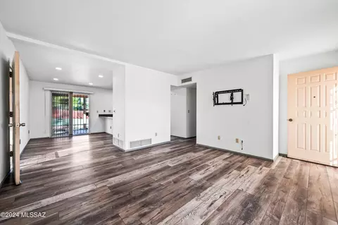 9456 E Simon Pl, Tucson, AZ 85710 photo 8