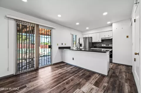 9456 E Simon Pl, Tucson, AZ 85710 photo 11