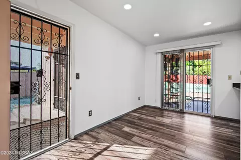 9456 E Simon Pl, Tucson, AZ 85710 photo 10