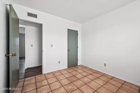 9456 E Simon Pl, Tucson, AZ 85710 photo 16