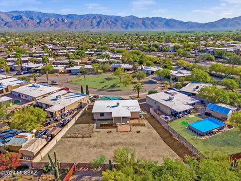 9456 E Simon Pl, Tucson, AZ 85710 photo 3