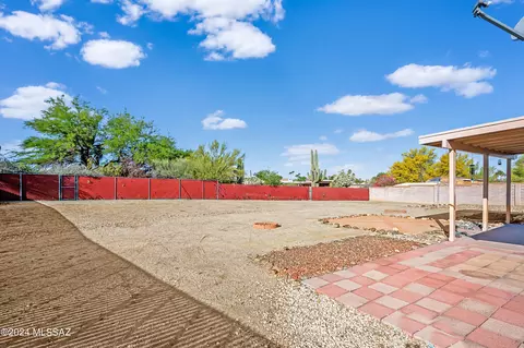 9456 E Simon Pl, Tucson, AZ 85710 photo 2