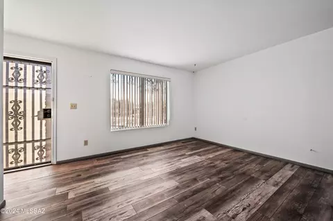 9456 E Simon Pl, Tucson, AZ 85710 photo 6