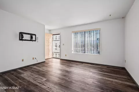 9456 E Simon Pl, Tucson, AZ 85710 photo 7