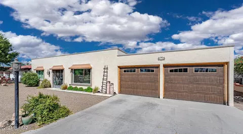 702 N Abrego Dr, Green Valley, AZ 85614
