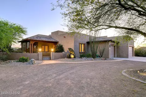 886 S Old Baldy Ct, Green Valley, AZ 85614