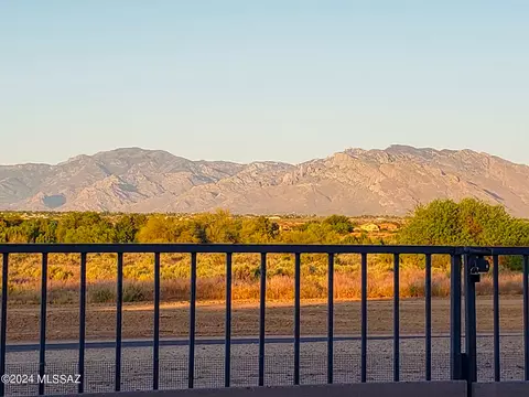 8566 N Sayante Way, Tucson, AZ 85743
