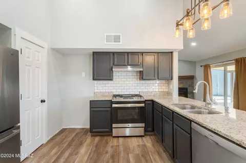 9511 N Alpaca Dr, Tucson, AZ 85742