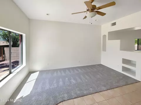 Living - 9477 E Lilly Bay Loop, Tucson, AZ 85710 photo 2 of 4