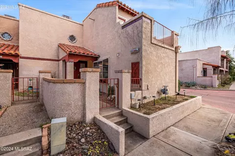 2284 W Paseo Cielo, Tucson, AZ 85742