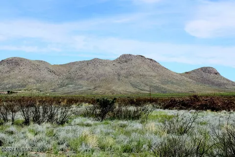 6955 E Trails End, Pearce, AZ 85625