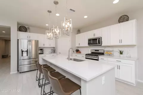 Kitchen - 13935 E Silver Pine Trl, Vail, AZ 85641 photo 2 of 4
