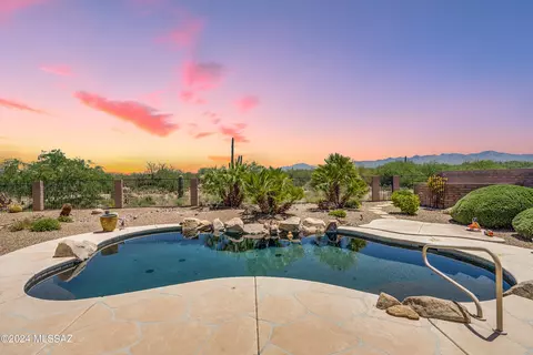 640 N Alexis Loop, Green Valley, AZ 85614