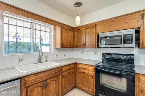 Kitchen - 6830 E 4th St, Tucson, AZ 85710 photo 3 of 5