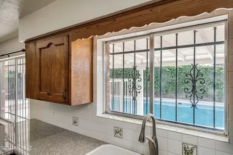 Kitchen - 6830 E 4th St, Tucson, AZ 85710 photo 4 of 5