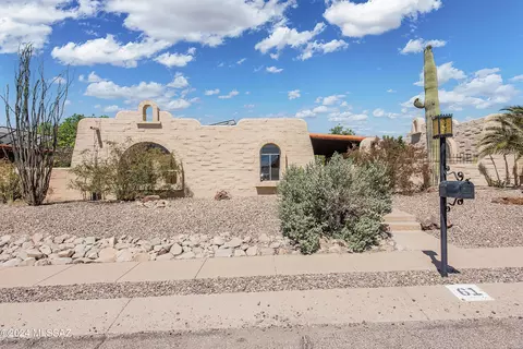 810 N Camino Santiago, Tucson, AZ 85745