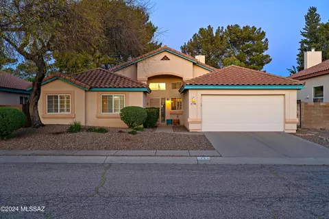 1746 N Sandstone Ridge Dr, Tucson, AZ 85715