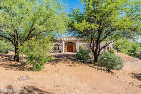 862 E Mt Wrightston Loop, Green Valley, AZ 85614