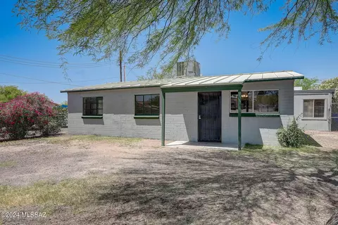5825 E 24th St, Tucson, AZ 85711