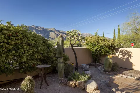 4695 E Chaco Pl, Tucson, AZ 85718 photo 2