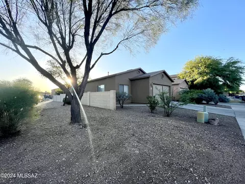 6664 S Stratosphere Ln, Tucson, AZ 85746