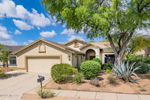 7949 N Supernova Dr, Tucson, AZ 85741