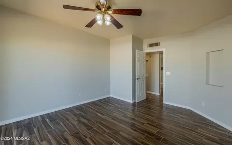 10401 E Thunderbolt Dr, Tucson, AZ 85748 photo 15