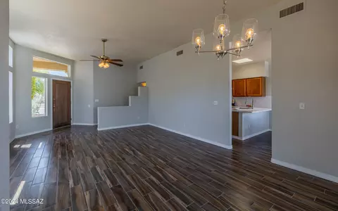 10401 E Thunderbolt Dr, Tucson, AZ 85748 photo 7