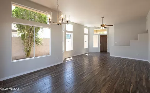 10401 E Thunderbolt Dr, Tucson, AZ 85748 photo 6