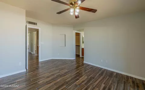 10401 E Thunderbolt Dr, Tucson, AZ 85748 photo 16