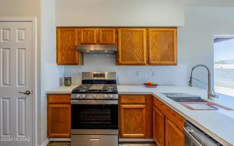 10401 E Thunderbolt Dr, Tucson, AZ 85748 photo 9
