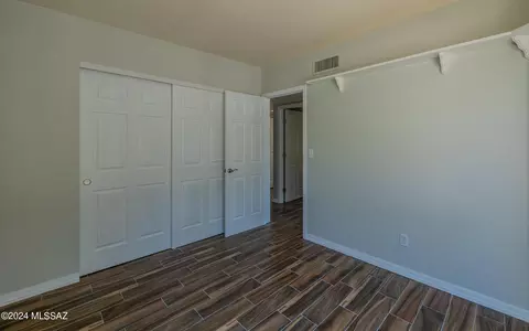 10401 E Thunderbolt Dr, Tucson, AZ 85748 photo 23