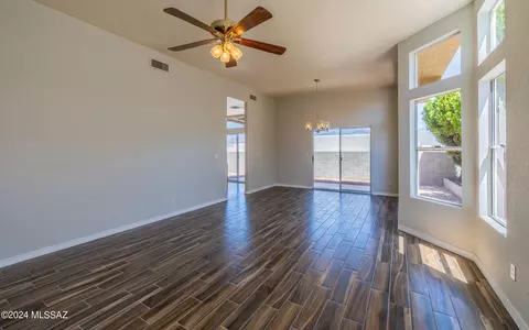 10401 E Thunderbolt Dr, Tucson, AZ 85748 photo 2