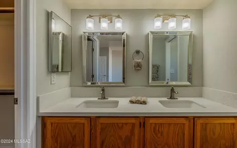 10401 E Thunderbolt Dr, Tucson, AZ 85748 photo 17