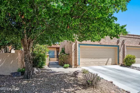 251 E Crooked Stick Dr, Tucson, AZ 85737