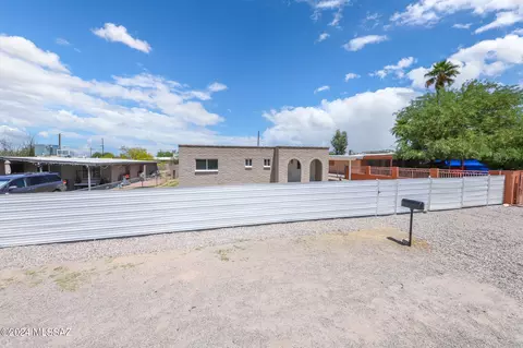 17 E Corona Rd, Tucson, AZ 85756 photo 2