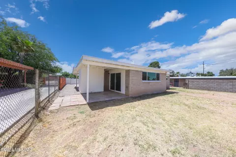 17 E Corona Rd, Tucson, AZ 85756 photo 24